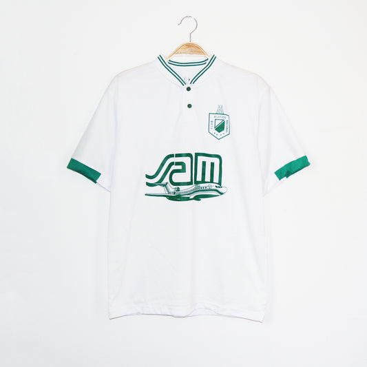 "Retro Verdolaga: Un Viaje en el Tiempo a través de las Camisetas Antiguas de Atlético Nacional"